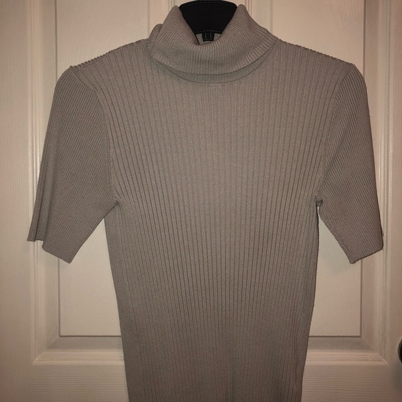 Jones Grey Turtle Neck 🌨 - Picture 2 of 3